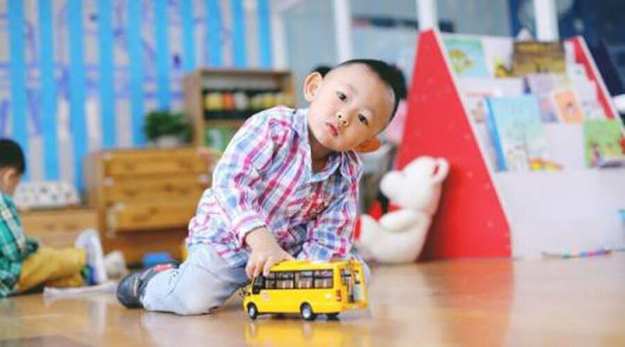 上幼儿园后孩子喜欢自己玩?不做贴身陪伴,用无聊开启娃的创造力 上幼儿园后孩子喜欢自己玩?不做贴身陪伴,用无聊开启娃的创造力