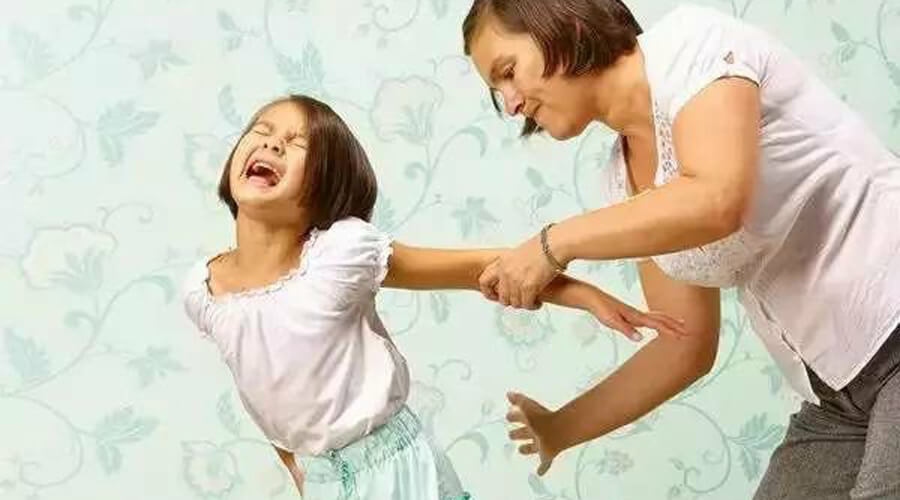 “我也不想打女儿,只是没忍住”:40岁妈妈崩溃痛哭,揭开无数成年人的痛.... “我也不想打女儿,只是没忍住”:40岁妈妈崩溃痛哭,揭开无数成年人的痛....